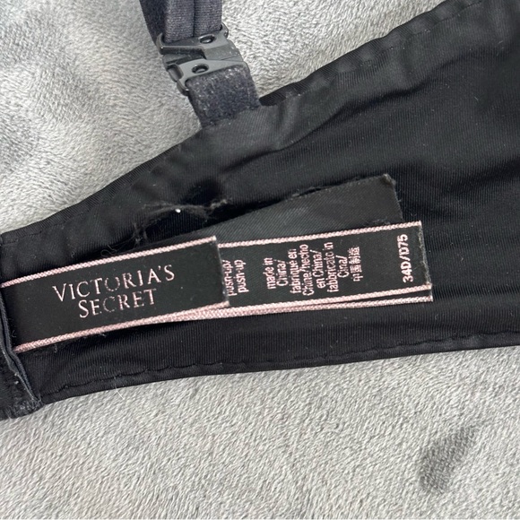 Victoria’s Secret Push Up Bra 34D - Picture 5 of 5